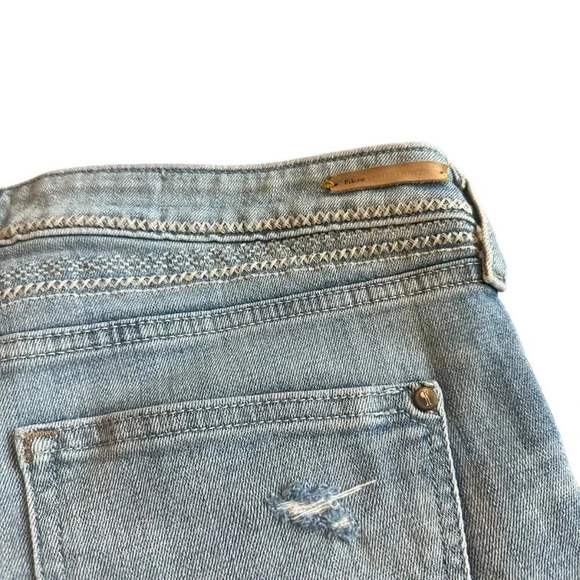 Pilcro and the Letterpress Anthropologie Embroidered Denim Jean Shorts Size 28 - Picture 5 of 8